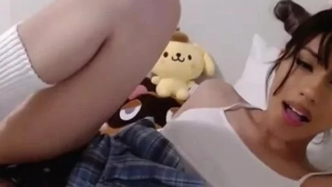 Petite Mexican Mami With tiny 10-Pounder Camshows Solo