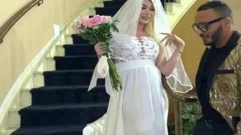 recent Bride acquires A fellatio From Hubby