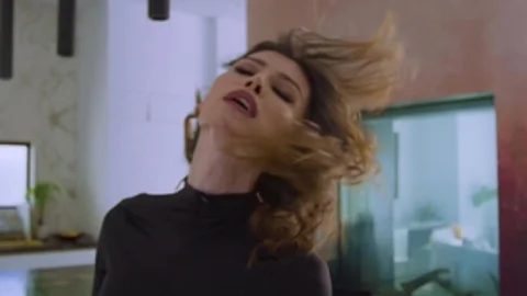 Oopsie!: Raising Robes to Check Asses