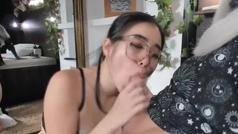 captivating hottie deep sucking Ts Babecock