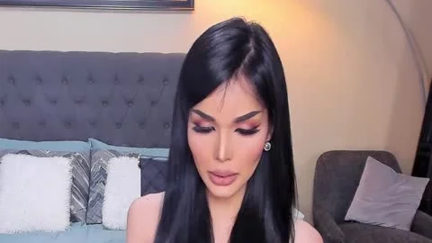 Beautifull ladyman Smoke With web camera