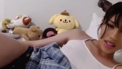 Petite Mexican Mami With tiny 10-Pounder Camshows Solo