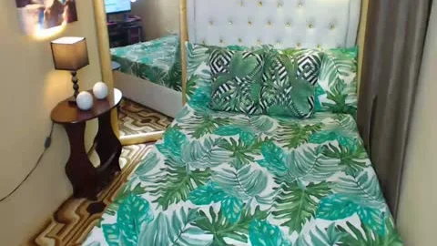 Smoking slutty tranny Jerk Her penis Gently