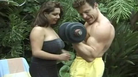 Body-builder fucks naughty shelady